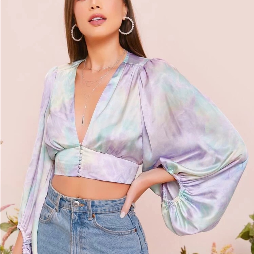 Plunging lantern sleeve tie dye crop blouse